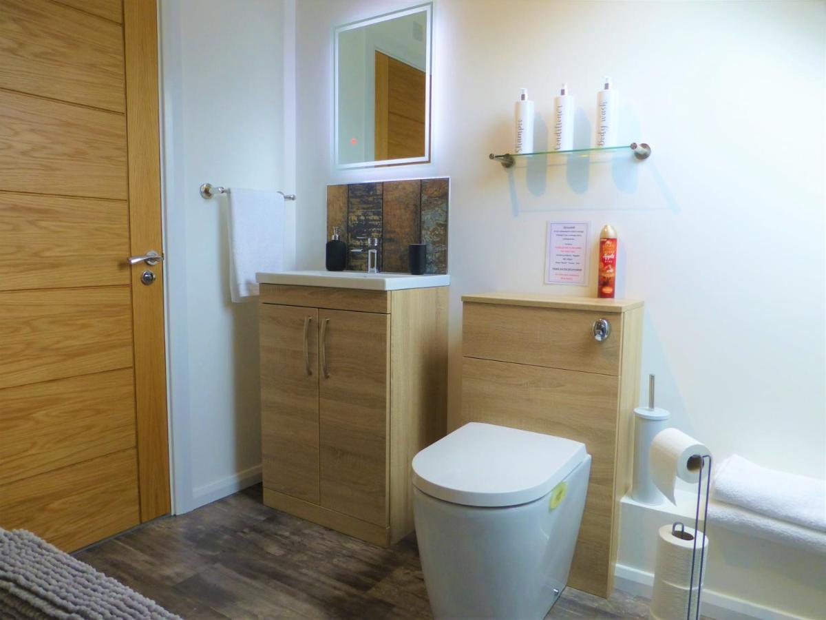 Gerycastell Luxury Holiday Apartment With Stunning Views & Ev Station Point Carmarthen Exterior photo